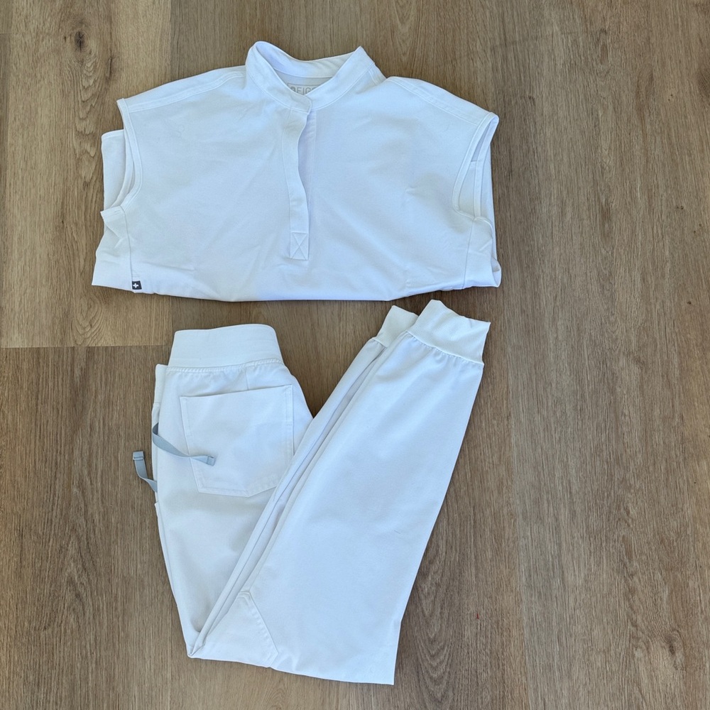 White Figs Scrub Set Rafaela XXS and Zamora Joggers S